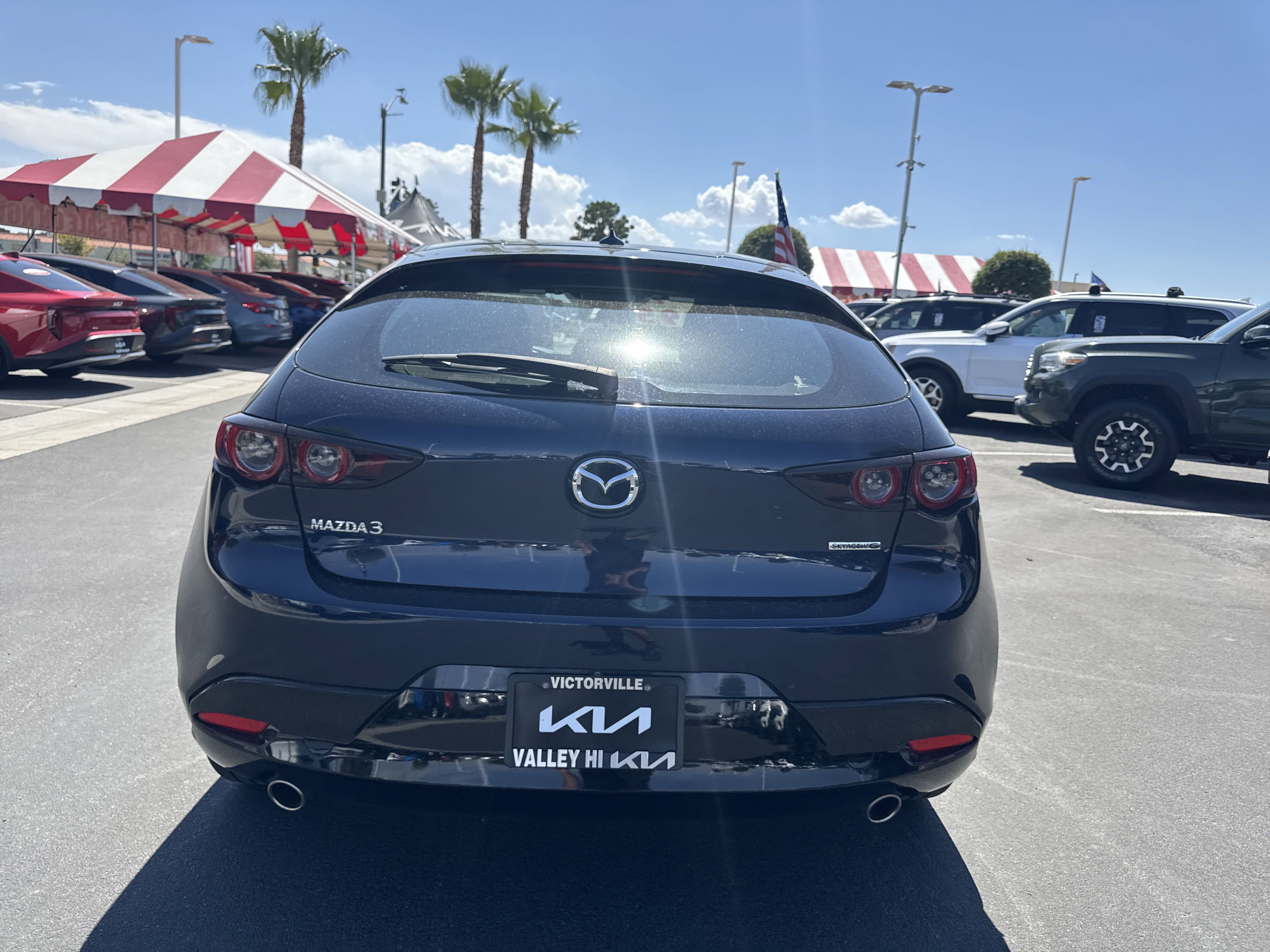 Used 2019 MAZDA MAZDA3 Hatchback w/ Premium Package image 6