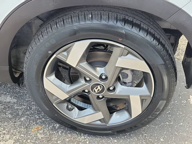 Used 2022 Hyundai Venue Limited w/ Cargo Package FWD image 6
