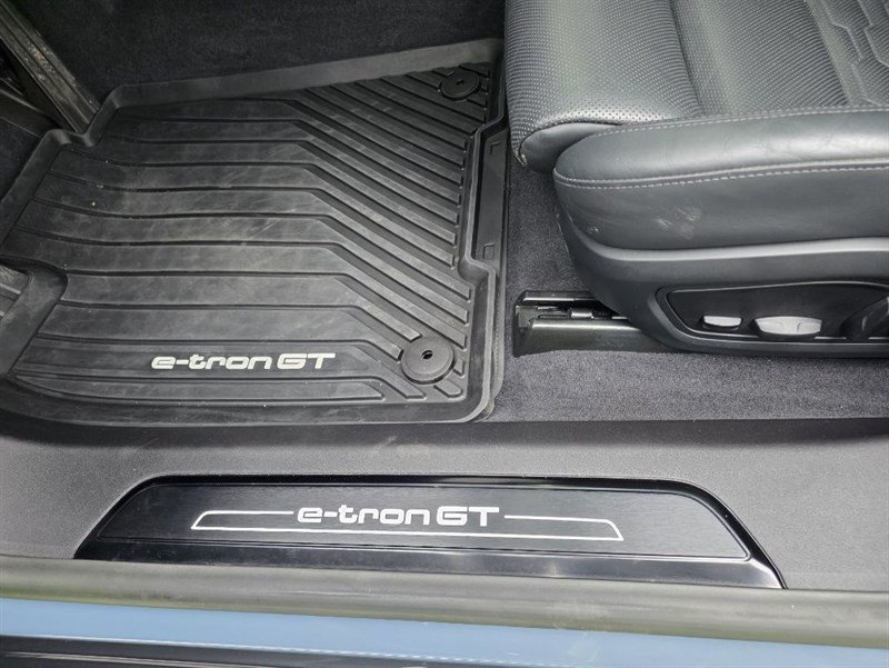 Used 2023 Audi e-tron GT Prestige AWD/4WD image 31