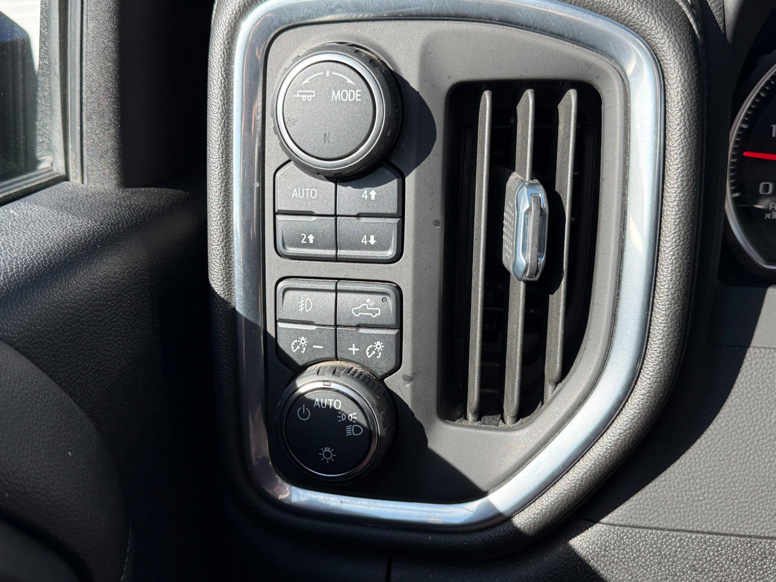 Used 2022 Chevrolet Silverado 3500 LT w/ Convenience Package AWD/4WD image 29