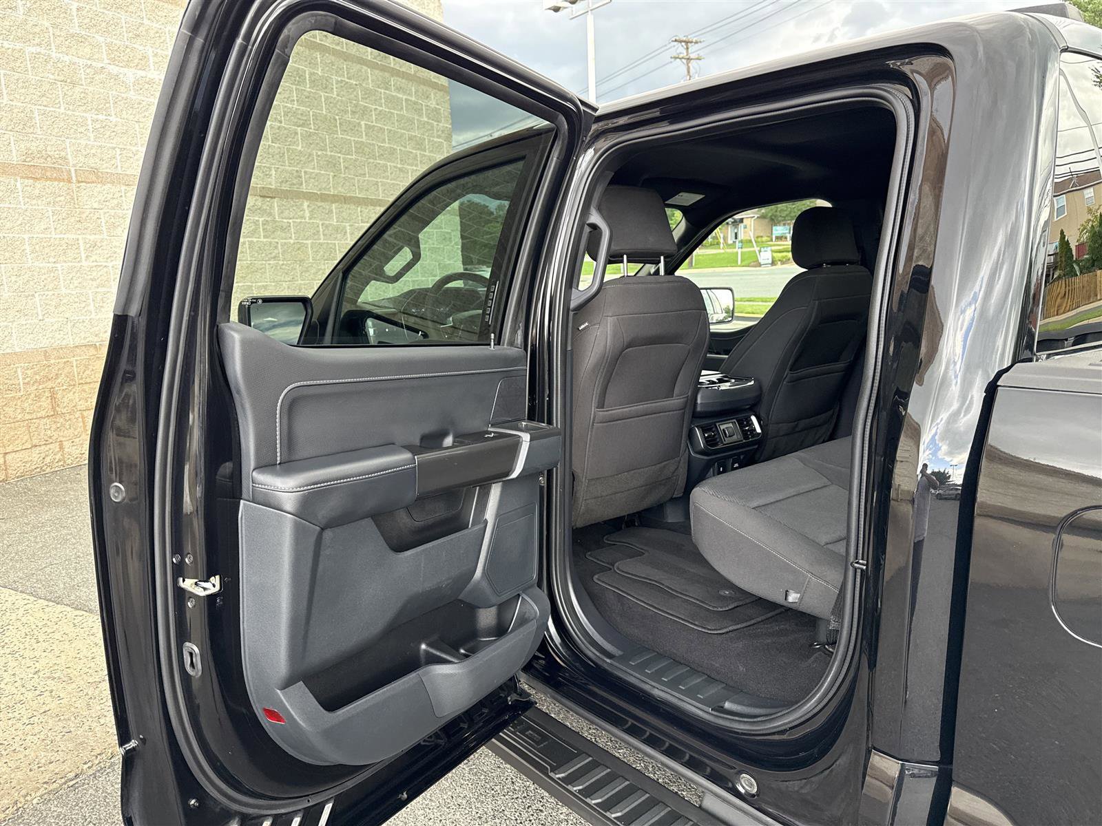 Used 2023 Ford F150 XLT w/ Equipment Group 302A High image 25