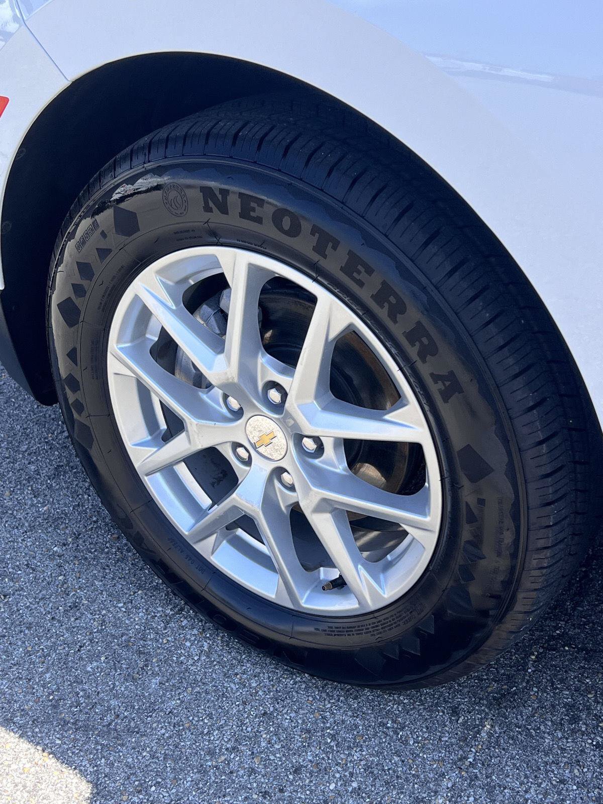 Used 2024 Chevrolet Equinox LT FWD image 38