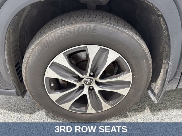 Used 2020 Toyota Highlander XLE AWD/4WD image 9
