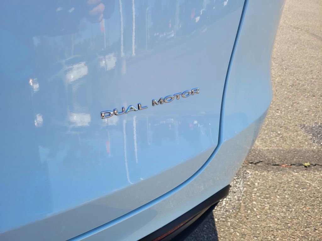 Used 2023 Tesla Model Y Long Range AWD/4WD image 6