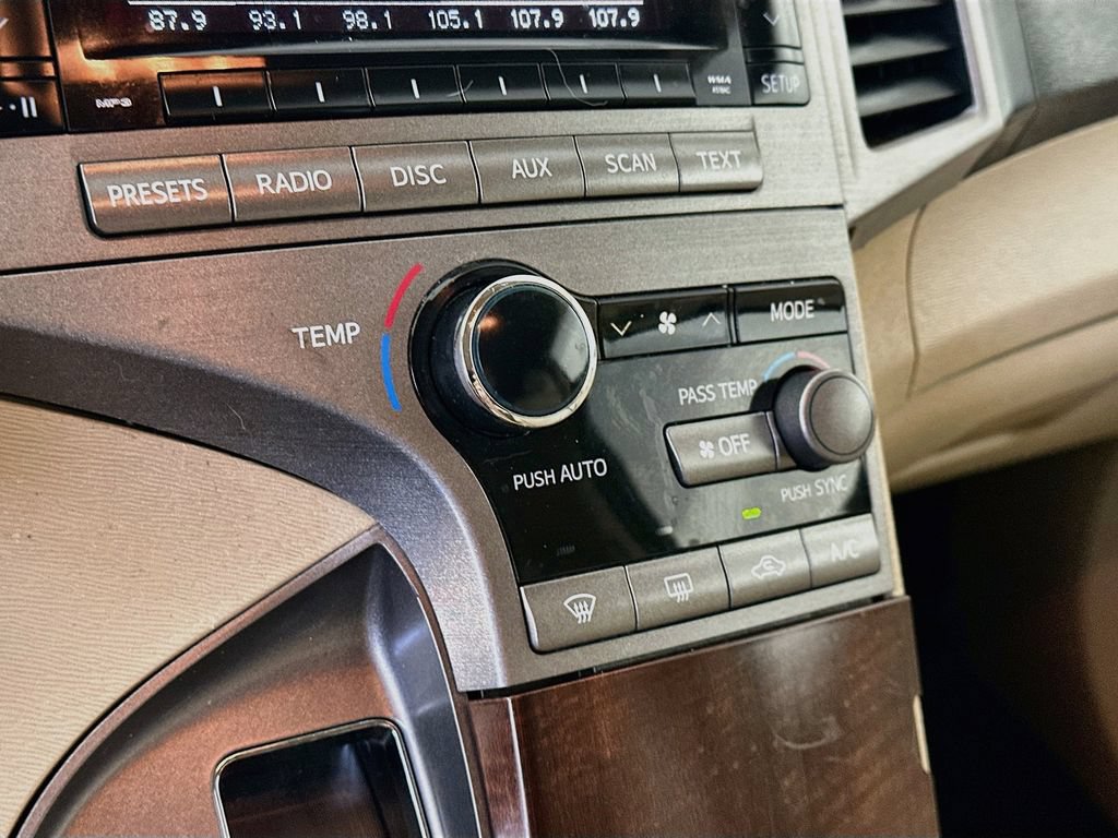 Used 2011 Toyota Venza w/ Leather Pkg FWD image 18