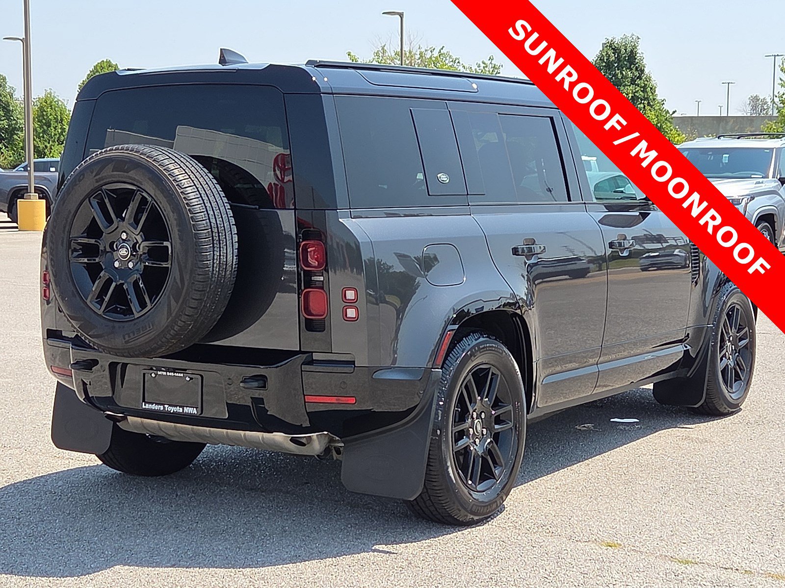 Used 2024 Land Rover Defender 110 X-Dynamic SE AWD/4WD image 5
