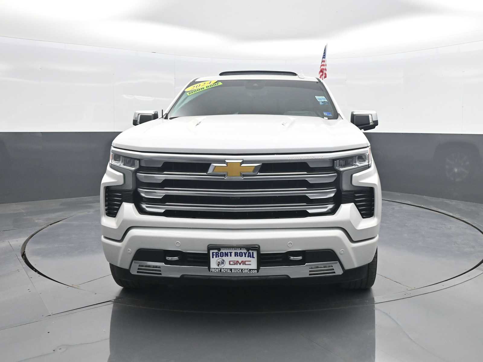 Used 2024 Chevrolet Silverado 1500 High Country w/ High Country Premium Package AWD/4WD image 3