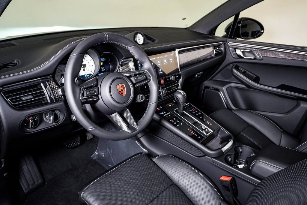 New 2026 Porsche Macan GTS image 4