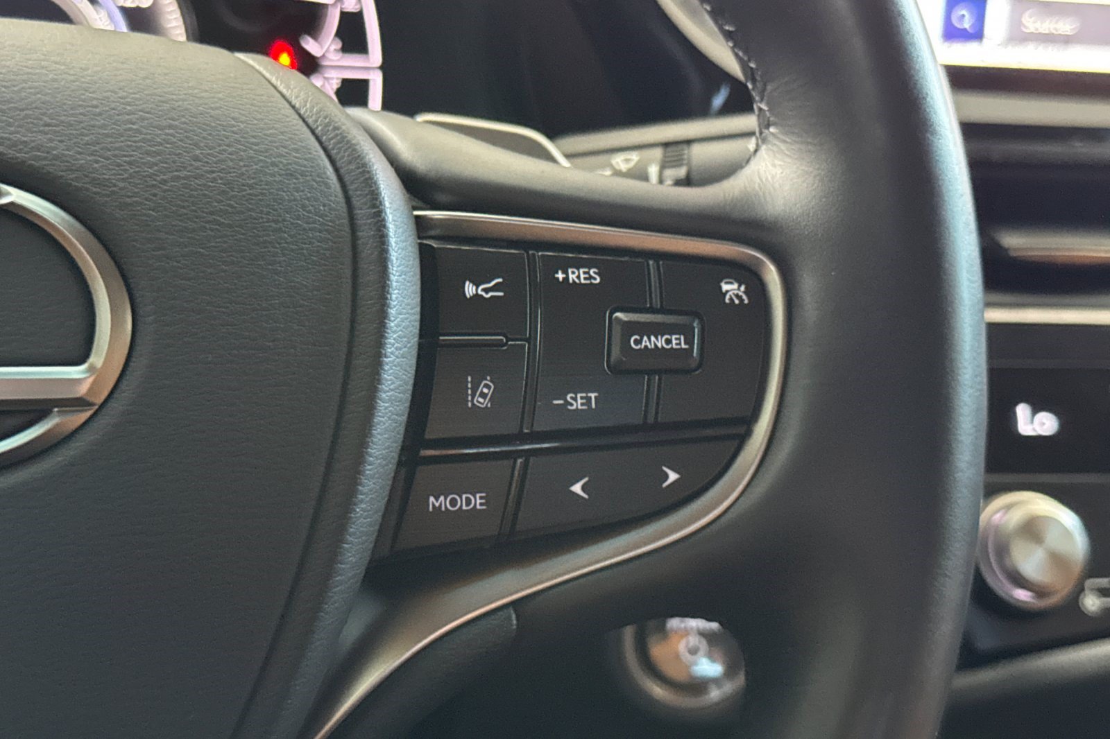 Certified 2025 Lexus ES 300h w/ Premium Package FWD image 30