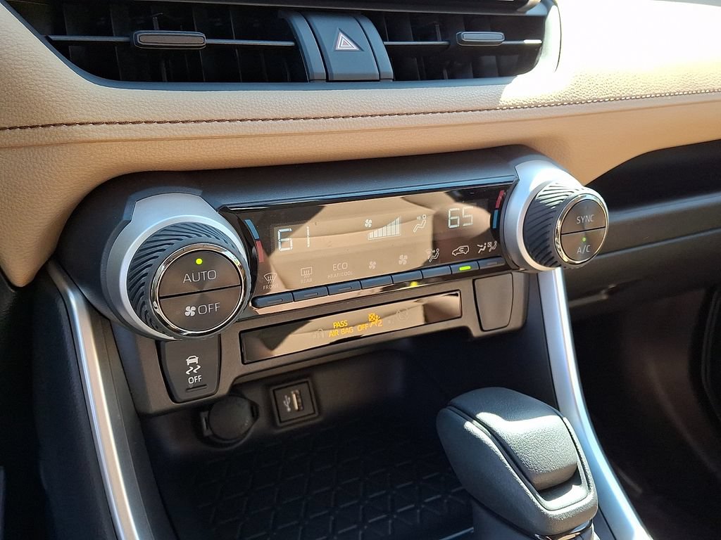 Certified 2023 Toyota RAV4 LE AWD/4WD image 18