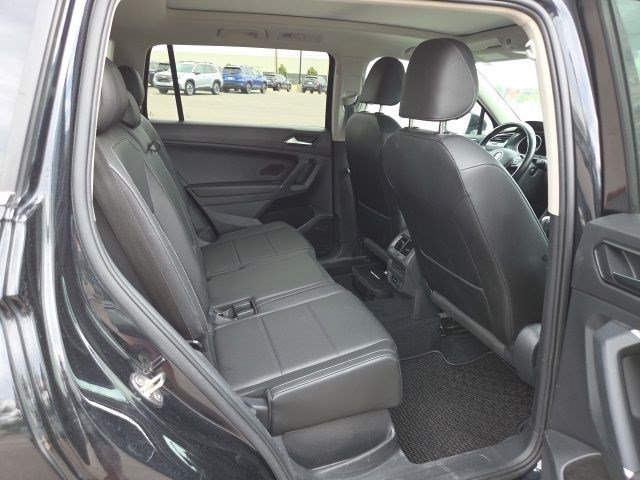 Used 2018 Volkswagen Tiguan SEL AWD/4WD image 18