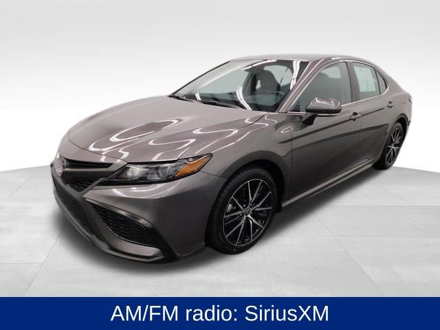 Used 2024 Toyota Camry SE image 4