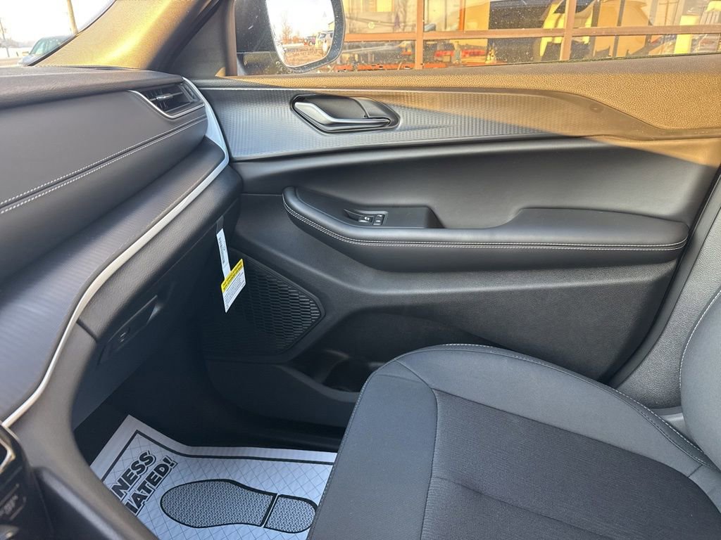 New 2025 Jeep Grand Cherokee L Laredo image 62