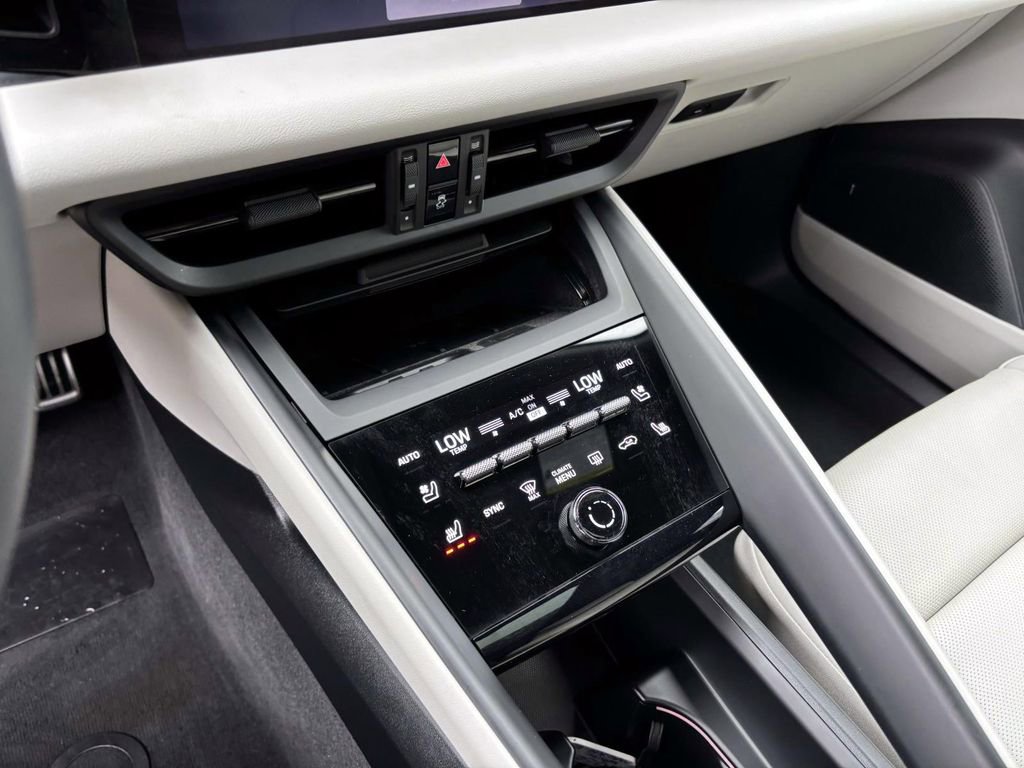 Certified 2025 Porsche Macan 4S Electric image 26