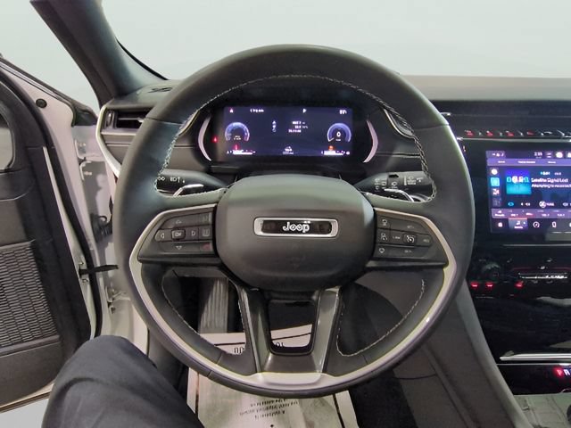 Used 2023 Jeep Grand Cherokee Altitude AWD/4WD image 5