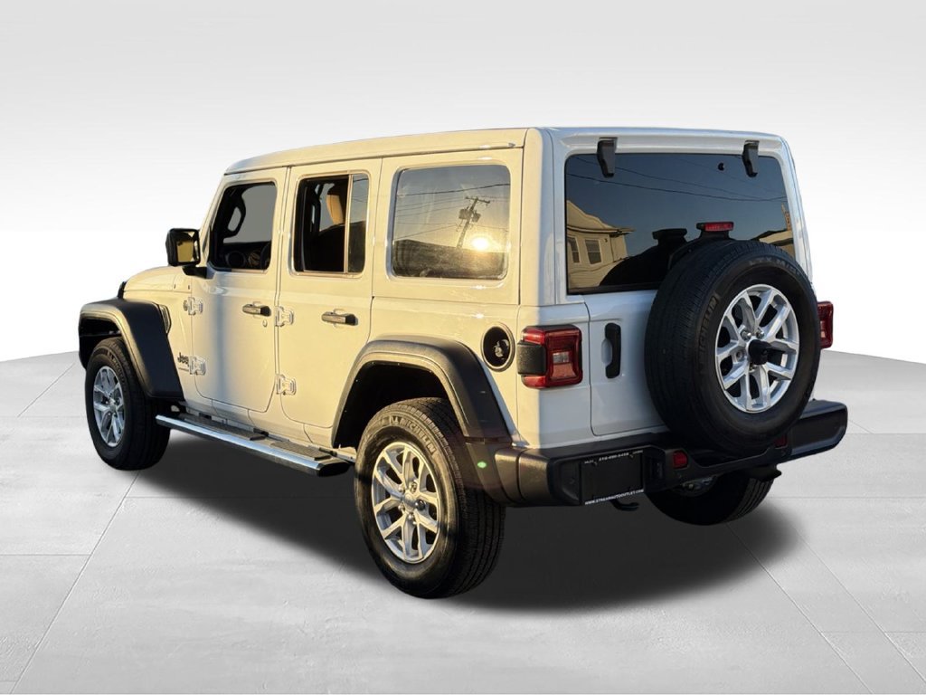 Used 2023 Jeep Wrangler Unlimited Sport w/ Sun And Sound Package AWD/4WD image 5