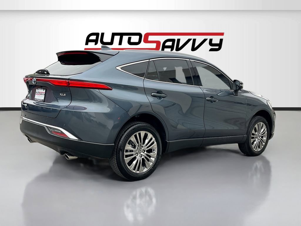 Used 2024 Toyota Venza XLE image 7