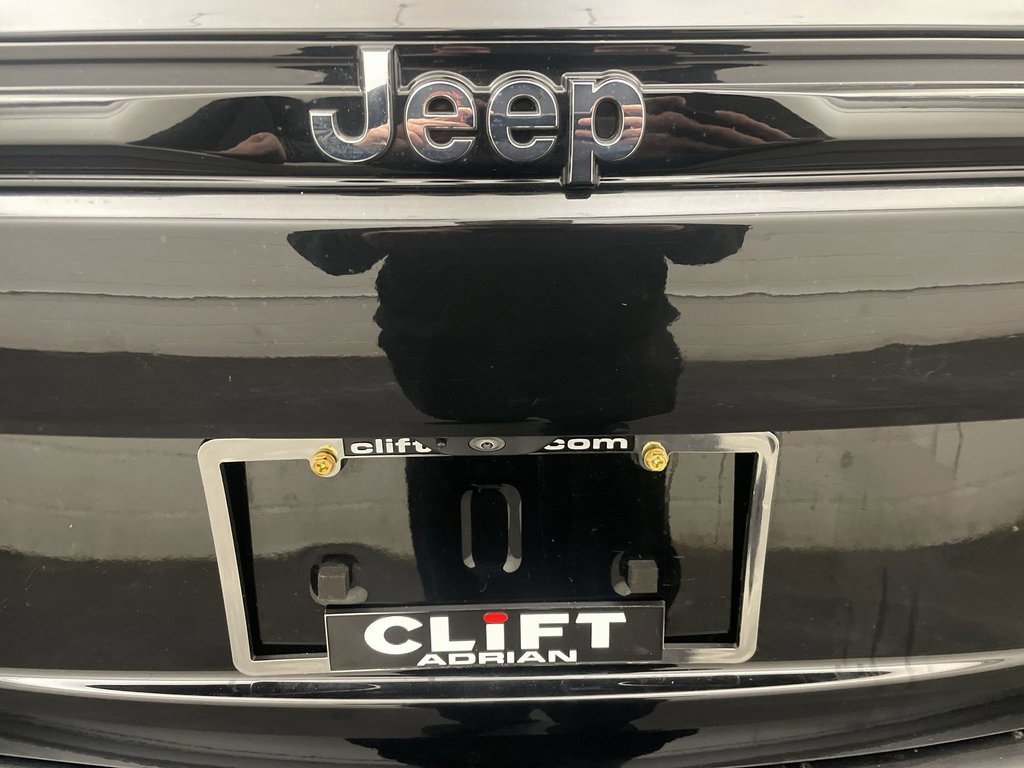 Used 2023 Jeep Grand Cherokee Overland w/ Advanced Protech Group III image 27