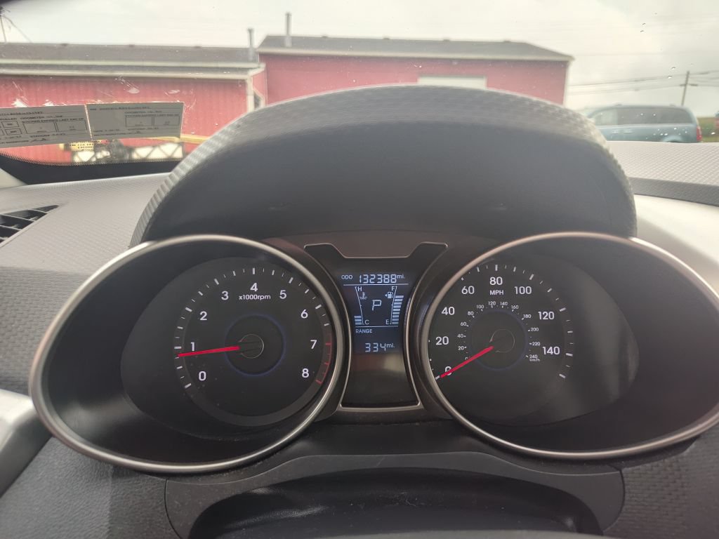 Used 2016 Hyundai Veloster FWD image 7