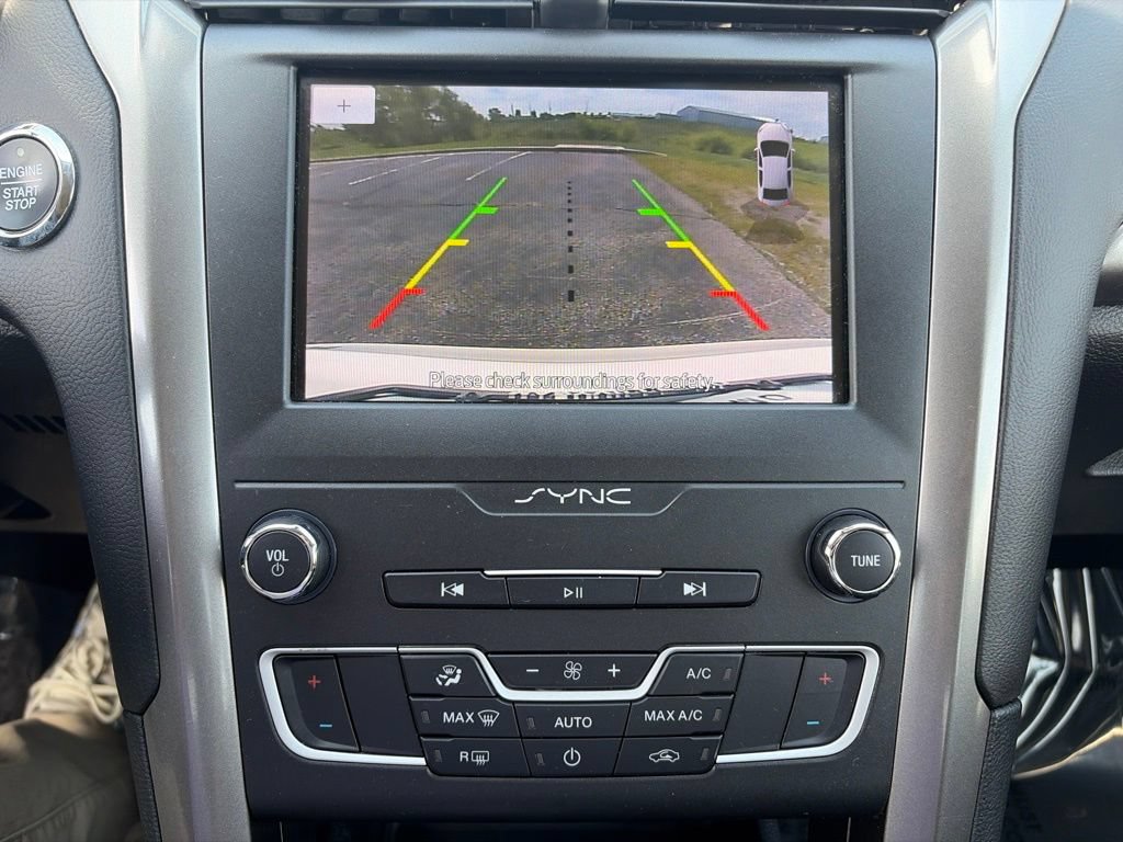 Used 2020 Ford Fusion SE FWD image 21