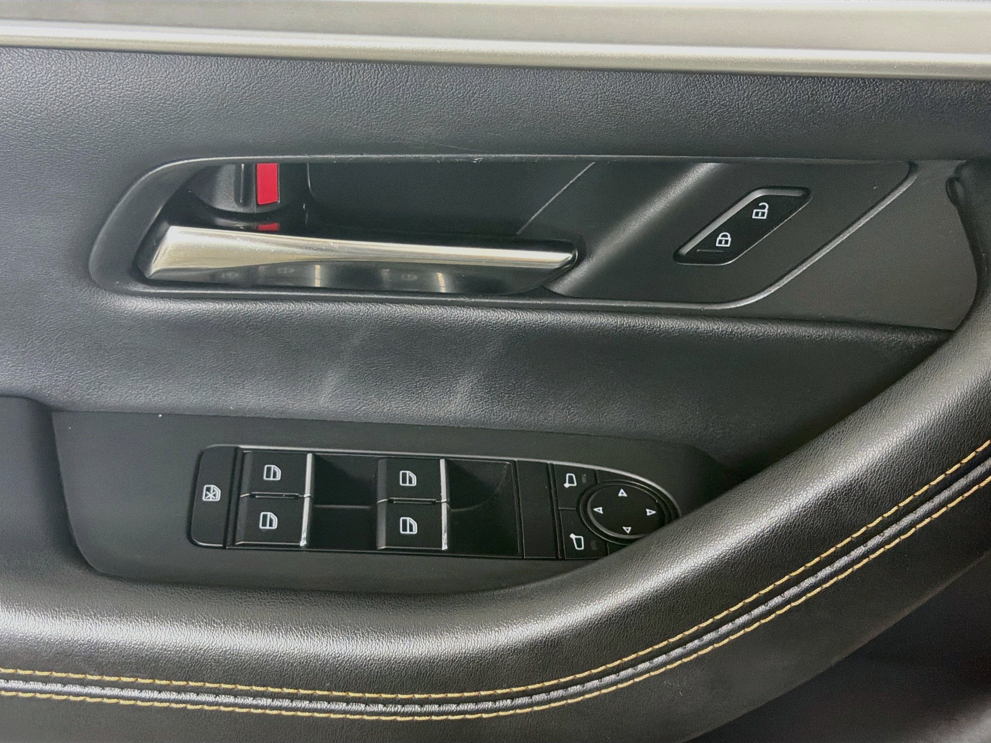 Used 2024 MAZDA CX-90 Plug-In Hybrid w/ Preferred AWD/4WD image 15