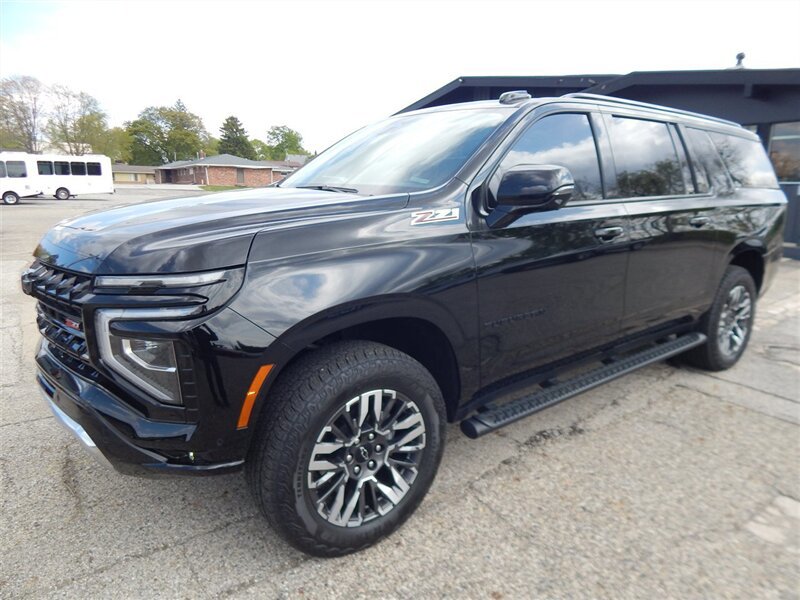 Used 2026 Chevrolet Suburban Z71 w/ Comfort Package AWD/4WD image 3