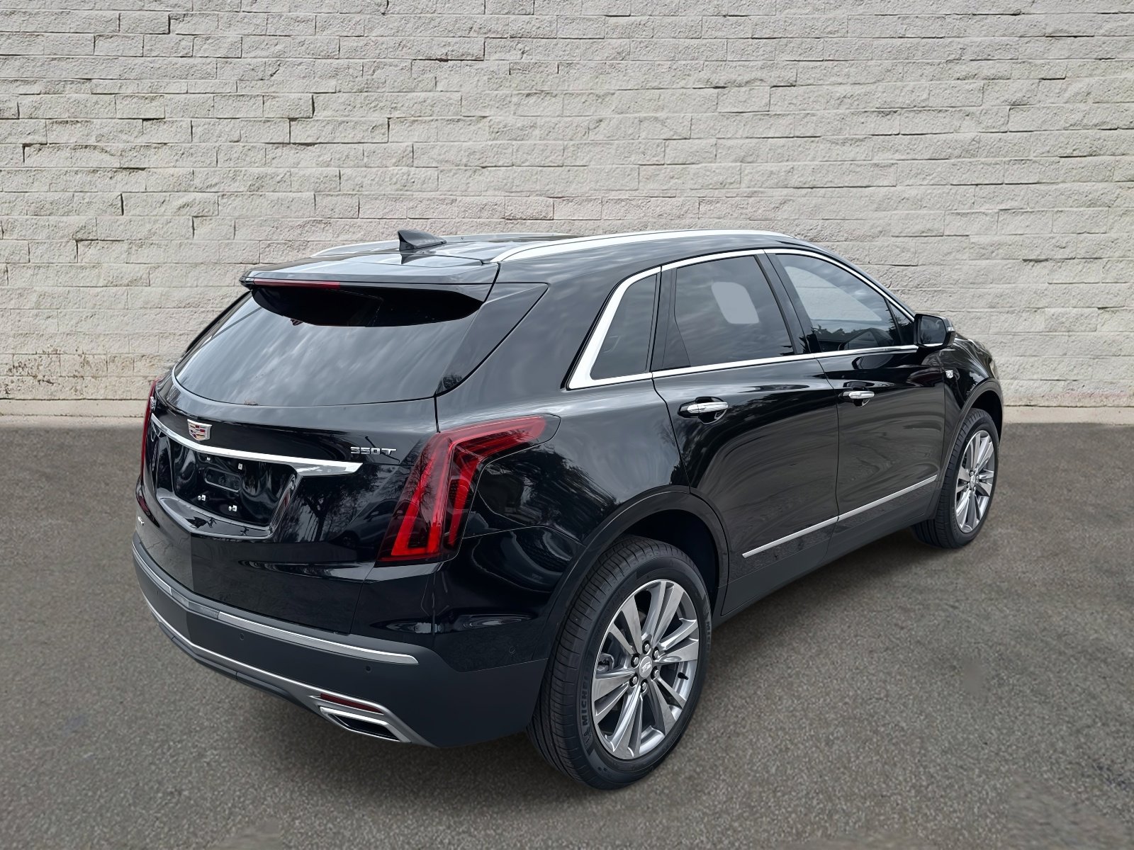 Used 2025 Cadillac XT5 Premium Luxury w/ Technology Package image 5