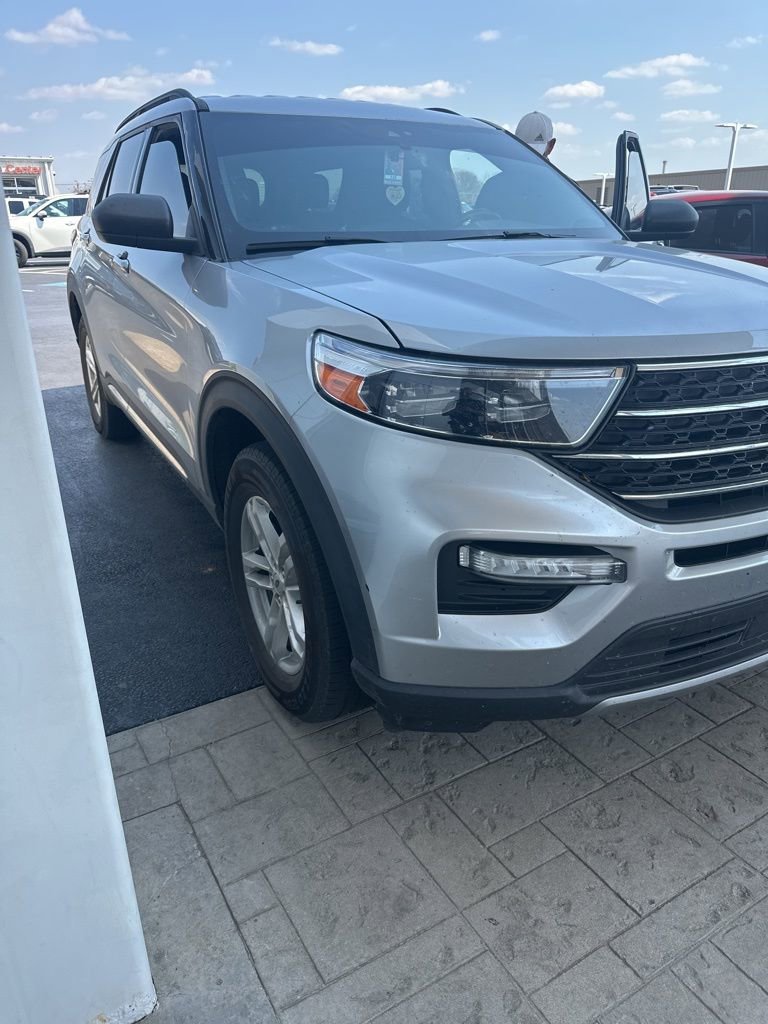 Used 2020 Ford Explorer XLT w/ Equipment Group 202A image 2