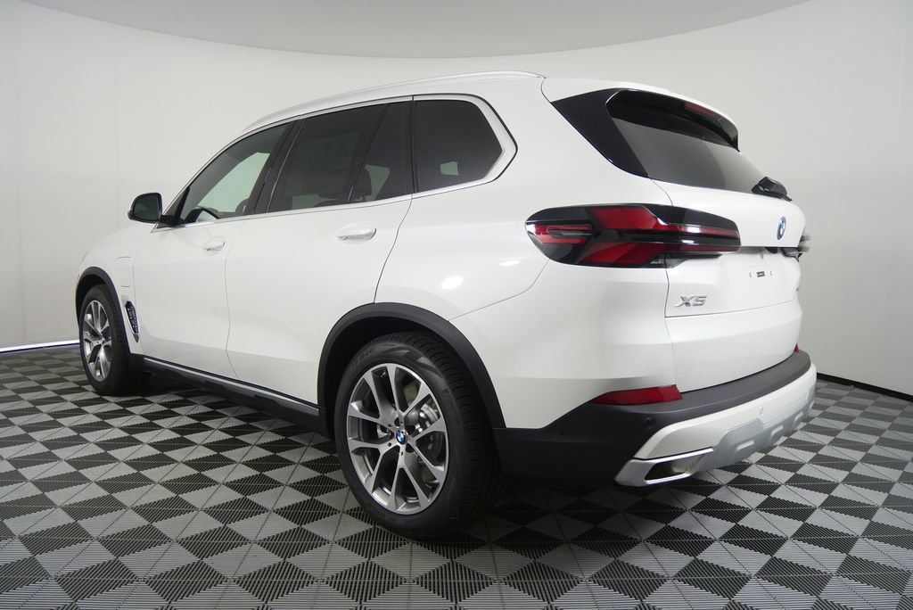 New 2026 BMW X5 xDrive50e w/ Climate Comfort Package AWD/4WD image 5