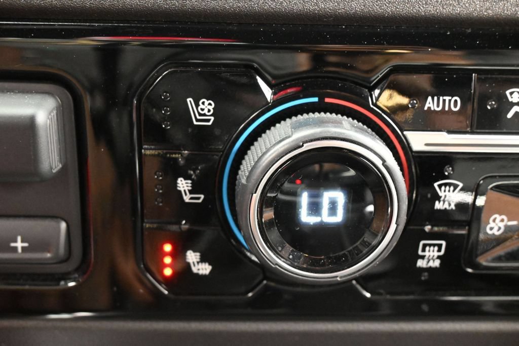 Used 2024 Chevrolet Silverado 1500 High Country w/ Technology Package AWD/4WD image 32