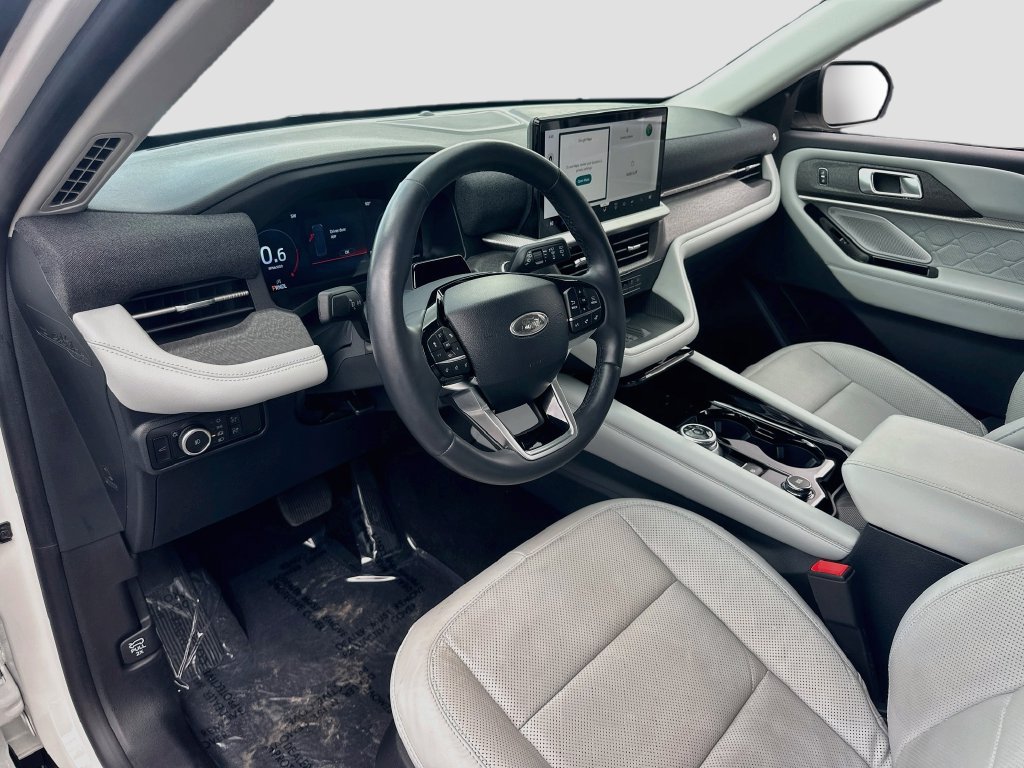 Used 2025 Ford Explorer Platinum w/ Ultimate Package AWD/4WD image 9