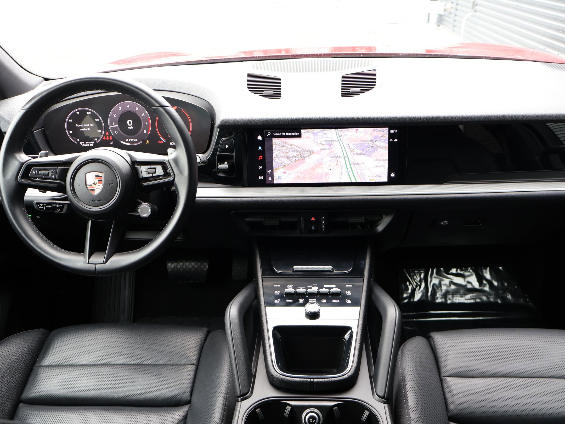 Used 2024 Porsche Cayenne image 21