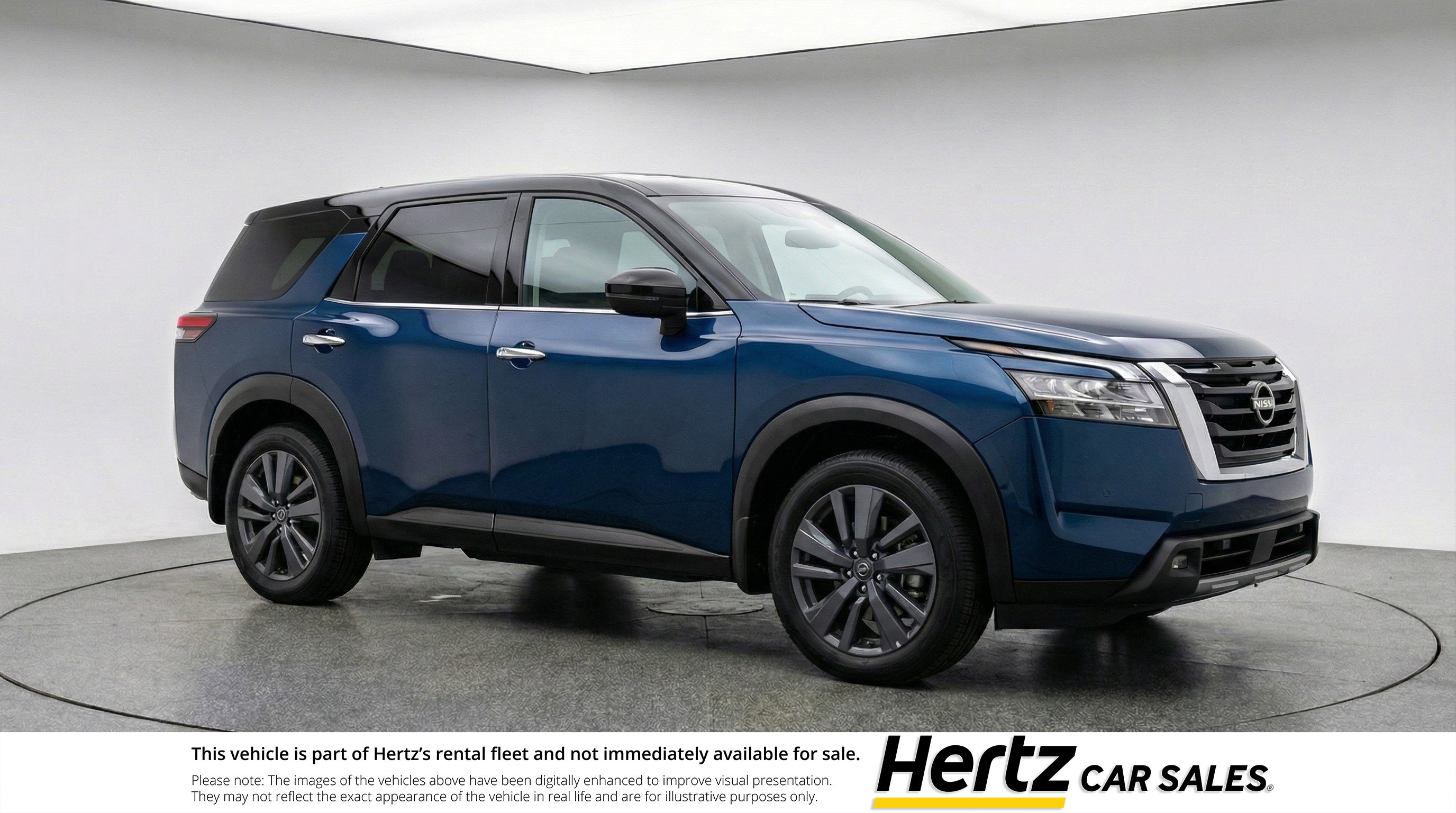 Used 2025 Nissan Pathfinder SV image 1