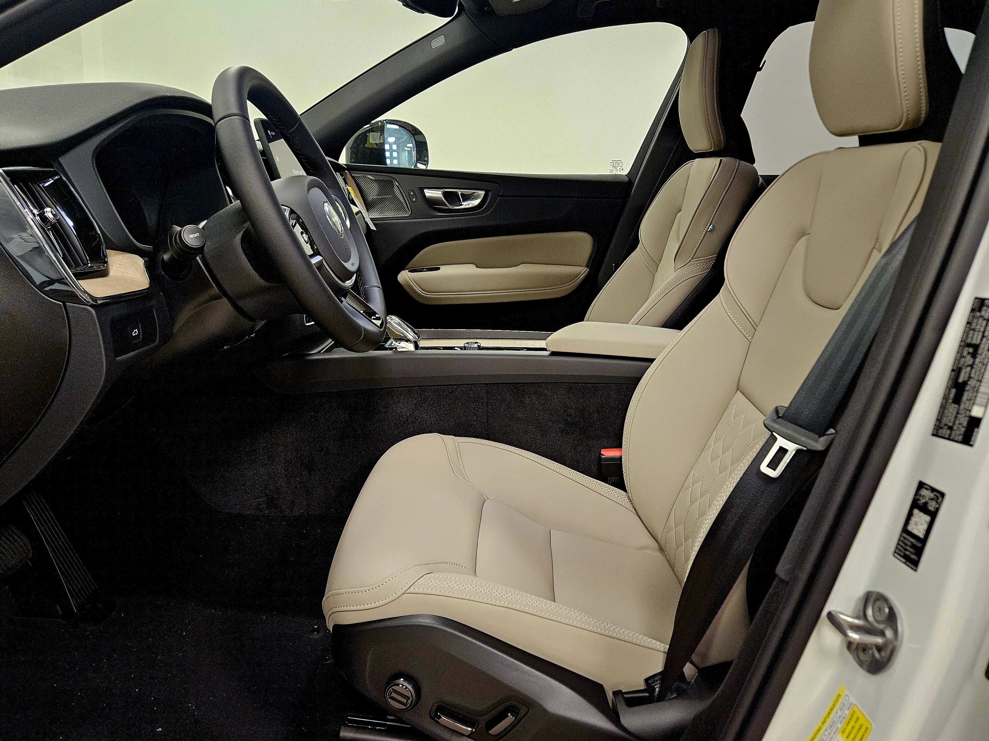 New 2026 Volvo XC60 B5 Plus w/ Climate Package image 10