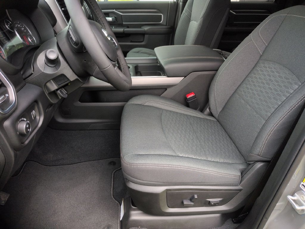 New 2026 RAM 3500 Big Horn AWD/4WD image 15