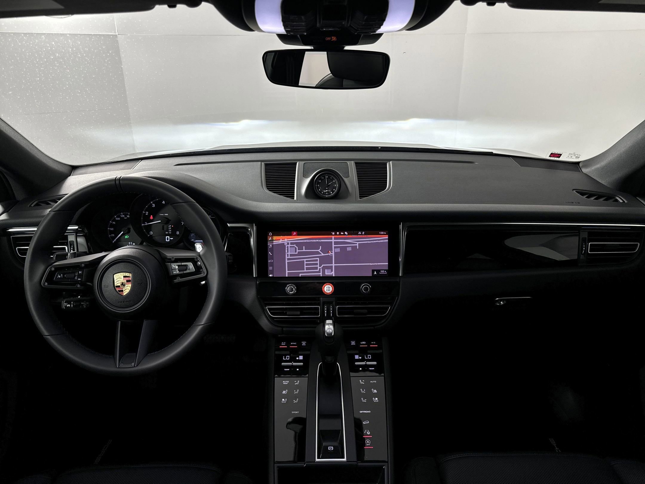 Certified 2025 Porsche Macan image 17