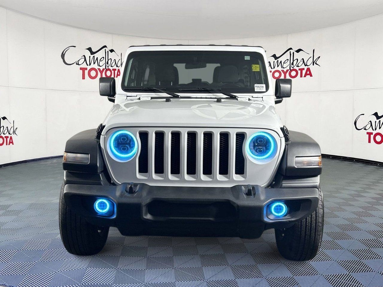 Used 2023 Jeep Wrangler Sport S image 3