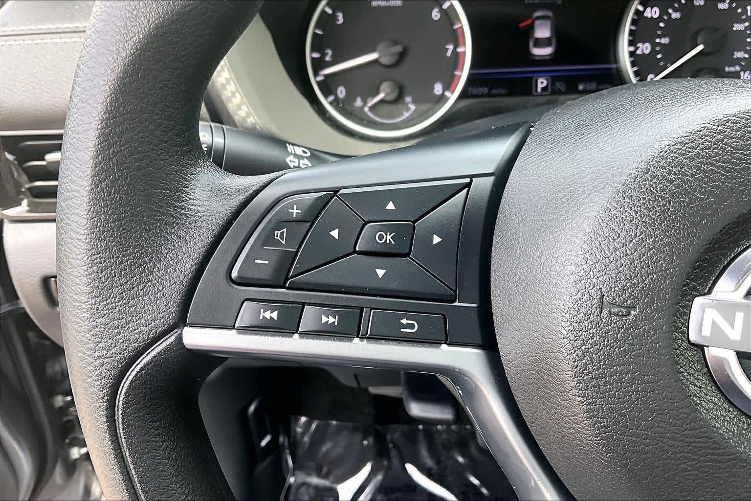 Used 2025 Nissan Sentra SV FWD image 24
