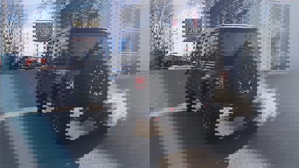 Used 2023 Jeep Wrangler Unlimited Rubicon w/ Cold Weather Group image 7