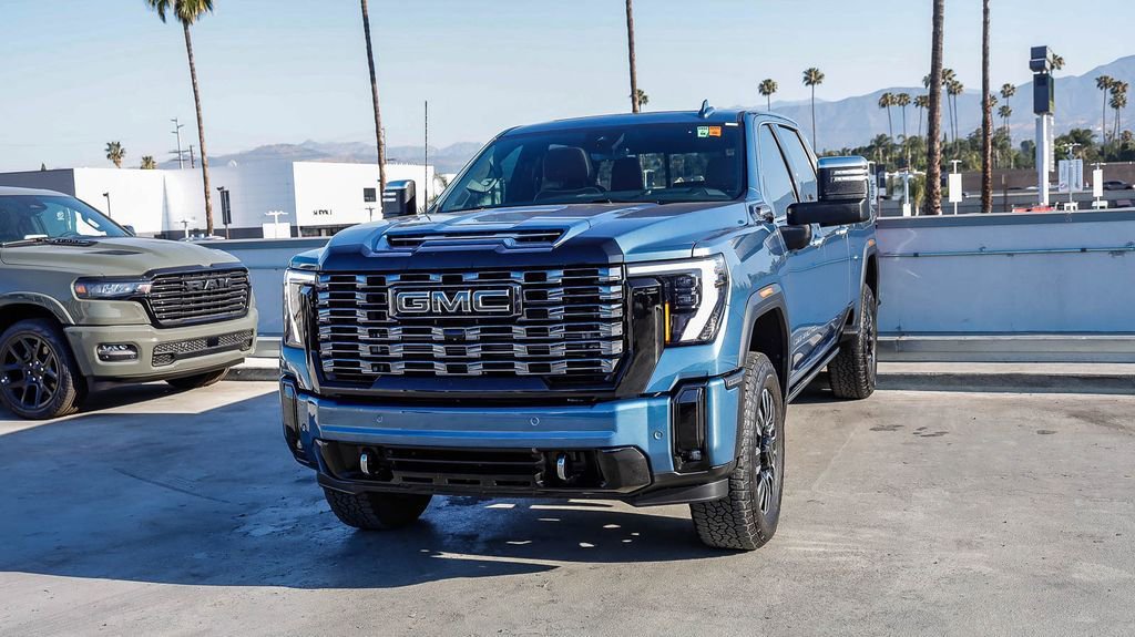 Used 2025 GMC Sierra 2500 Denali Ultimate AWD/4WD image 4