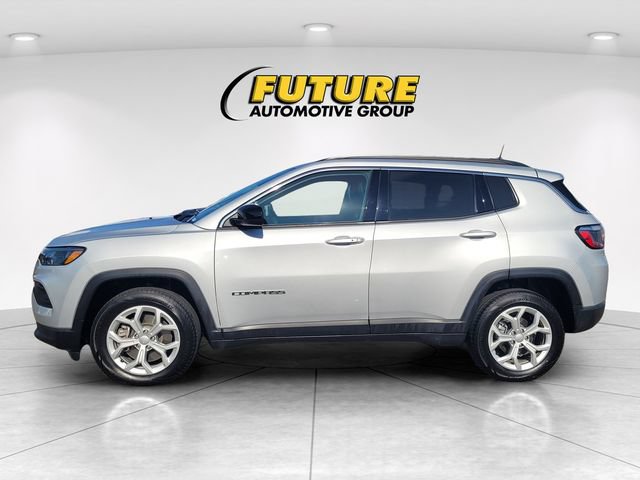 Used 2024 Jeep Compass Latitude AWD/4WD image 6