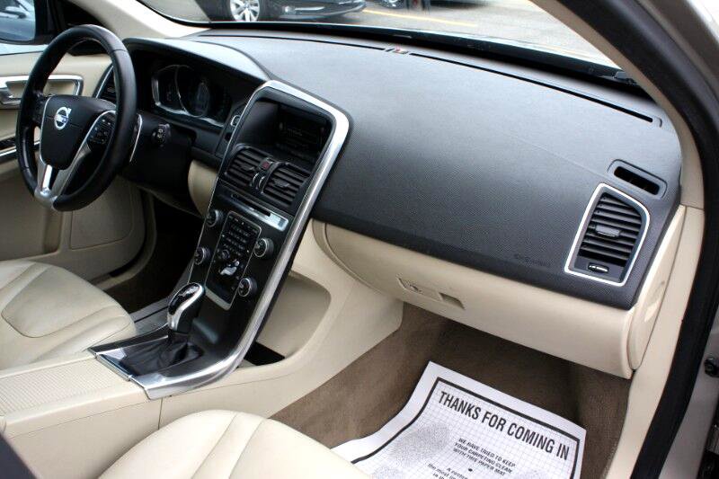 Used 2015 Volvo XC60 T6 w/ Protection Package image 16