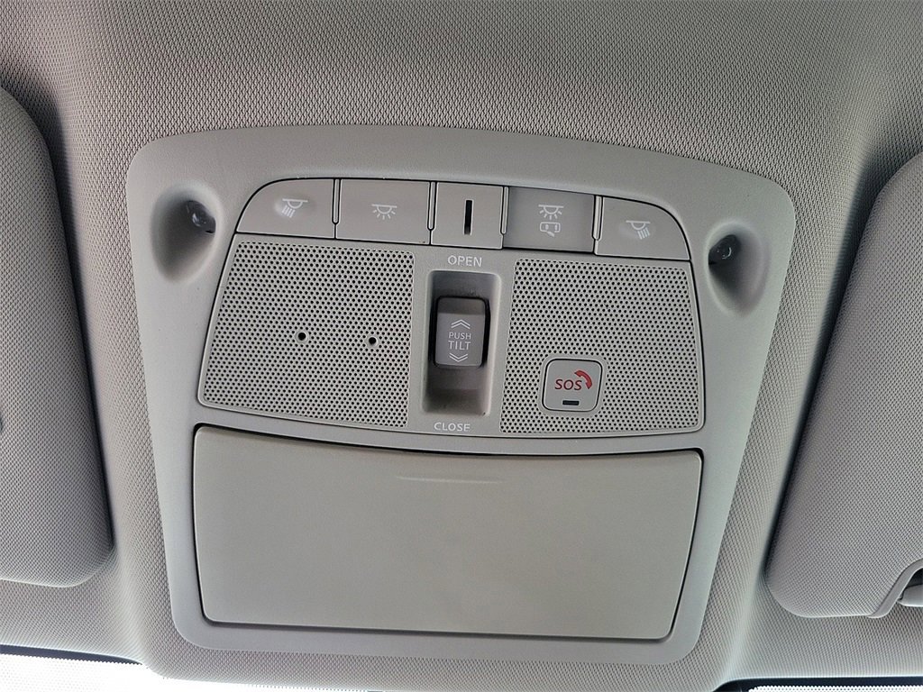 Used 2020 Nissan Rogue SL w/ Premium Package image 17