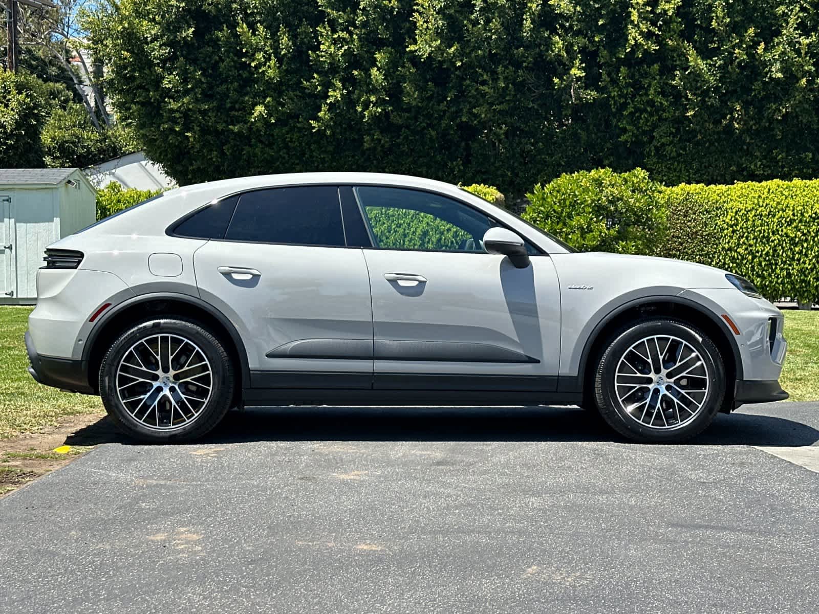 New 2026 Porsche Macan Electric RWD image 9