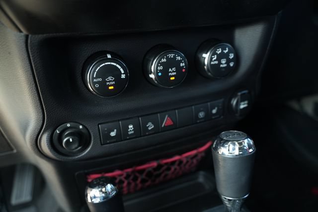 Used 2017 Jeep Wrangler Unlimited Rubicon AWD/4WD image 35