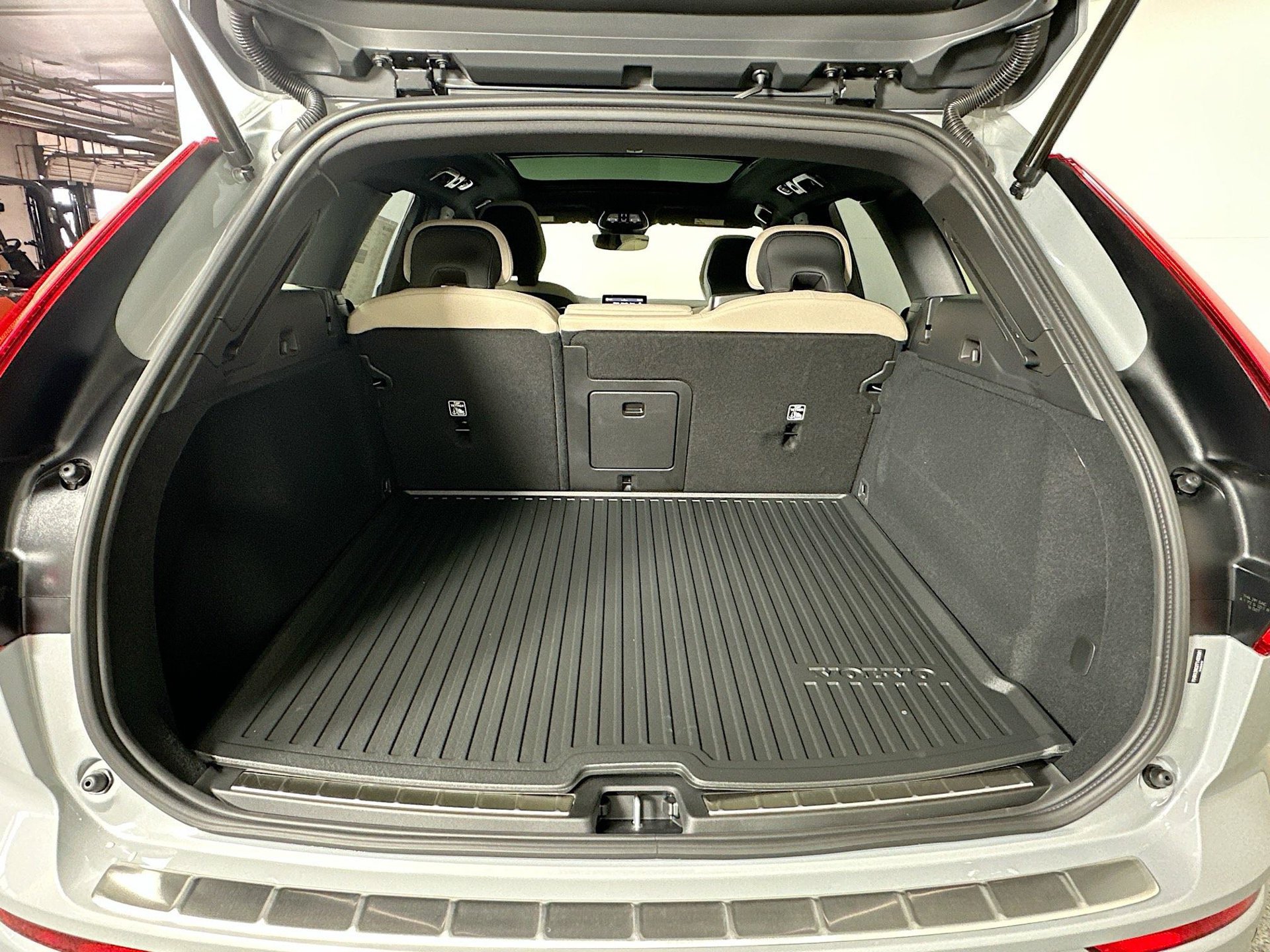 New 2026 Volvo XC60 B5 Plus w/ Protection Package Premier AWD/4WD image 27