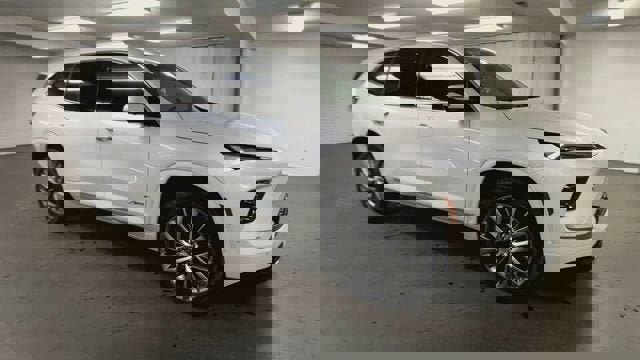 Used 2025 Buick Enclave Avenir w/ Super Cruise Package image 2