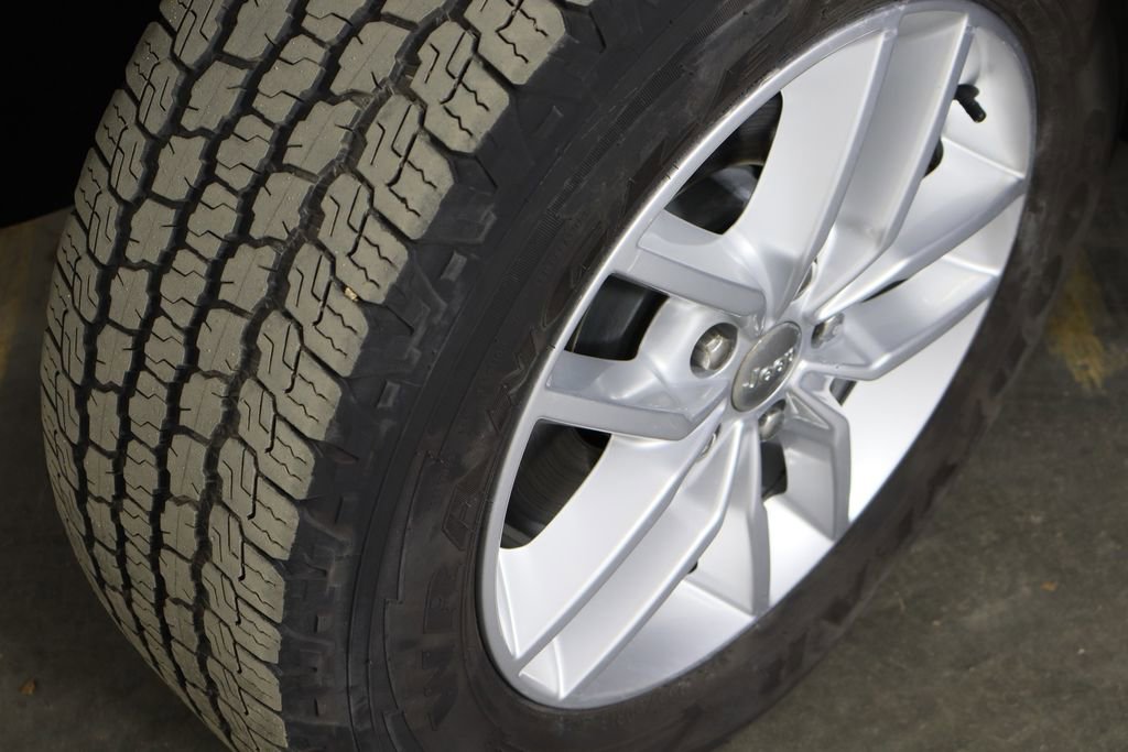 Used 2017 Jeep Grand Cherokee Laredo w/ Quick Order Package 23E image 37