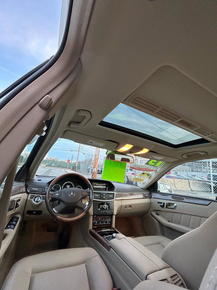 Used 2013 Mercedes-Benz E 350 4MATIC Sedan image 11