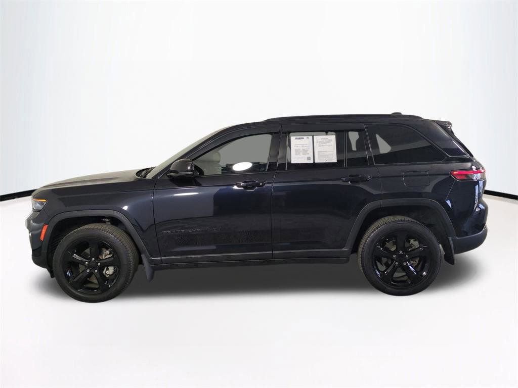 Used 2024 Jeep Grand Cherokee Limited w/ Black Appearance Package RWD image 8